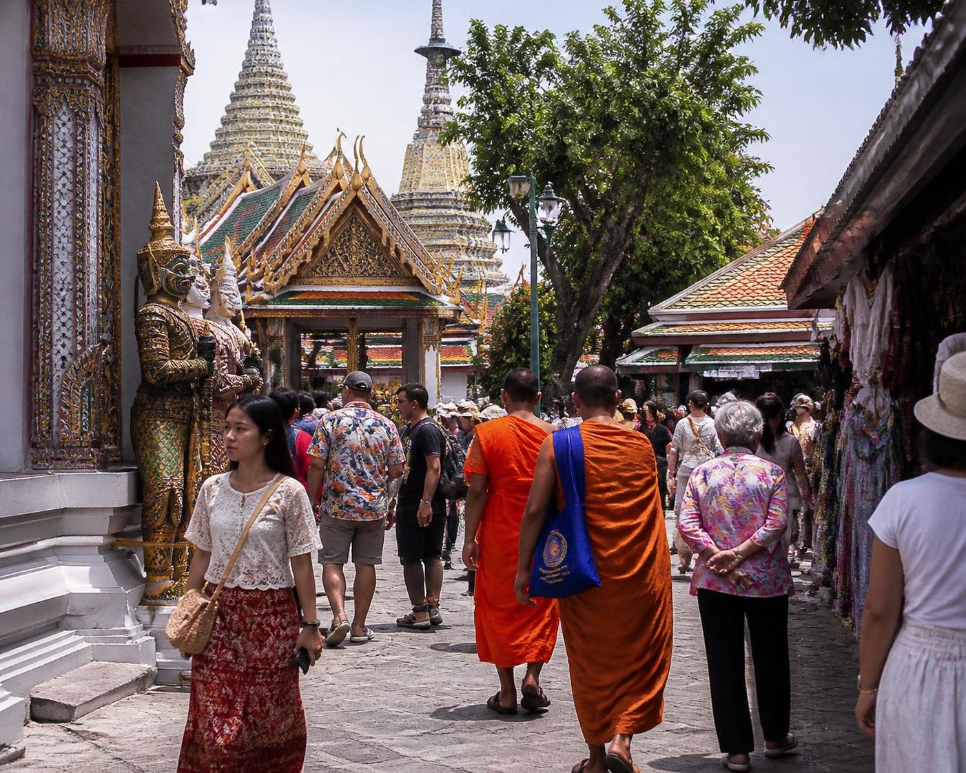 découvrez quelles couleurs éviter en thaïlande et comprenez ce que votre tenue révèle sur vous dans ce pays. conseils pratiques pour respecter les codes culturels locaux.