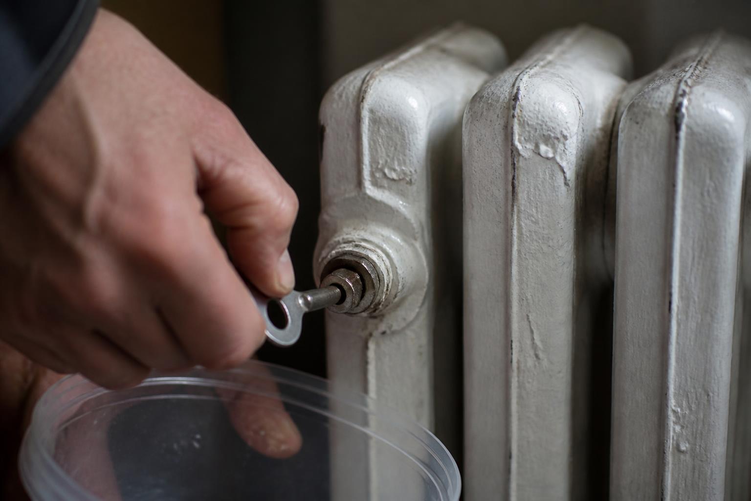 découvrez comment purger un radiateur en fonte efficacement avec notre guide complet : étapes détaillées, outils nécessaires et erreurs à éviter pour un chauffage optimal.