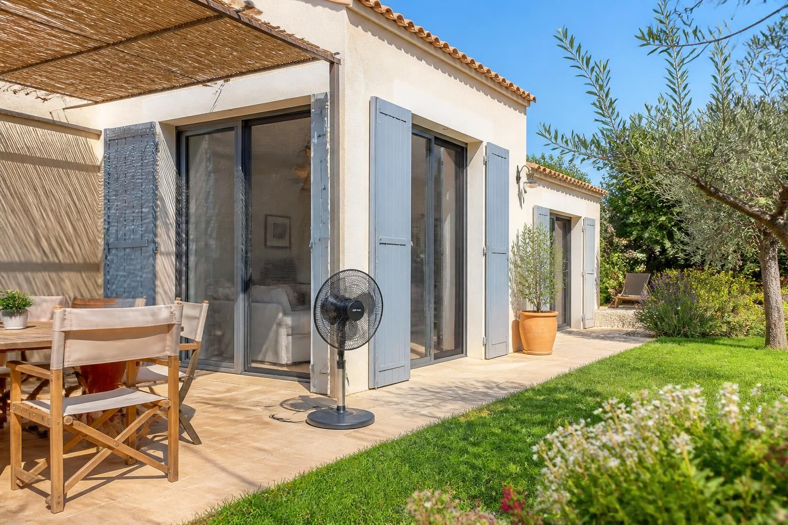 découvrez nos conseils pour choisir le dispositif anti-moustiques idéal afin de protéger efficacement votre maison contre ces nuisibles et retrouver un intérieur calme et sain.
