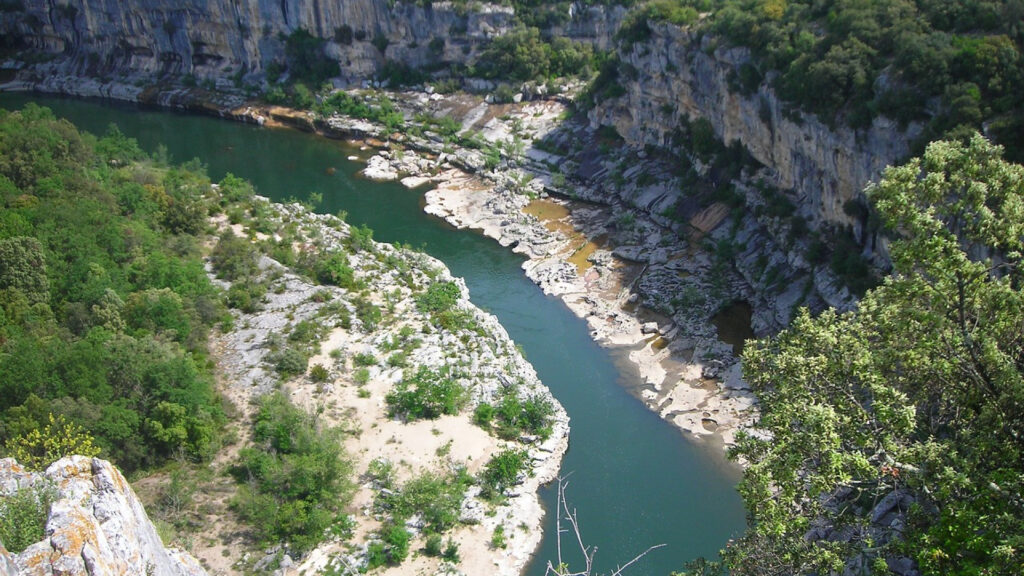 Ardèche : guide des rivières, plages de galets et activités nautiques douces